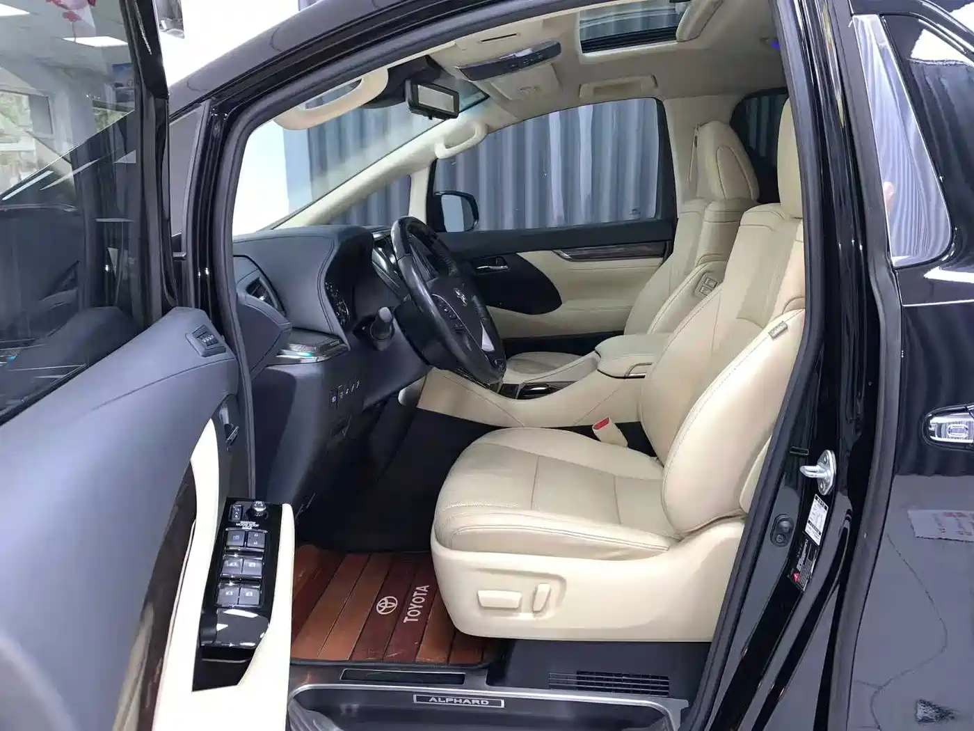 Toyota Alphard 2019 Hybrid 2.5L Premium Edition фото 7