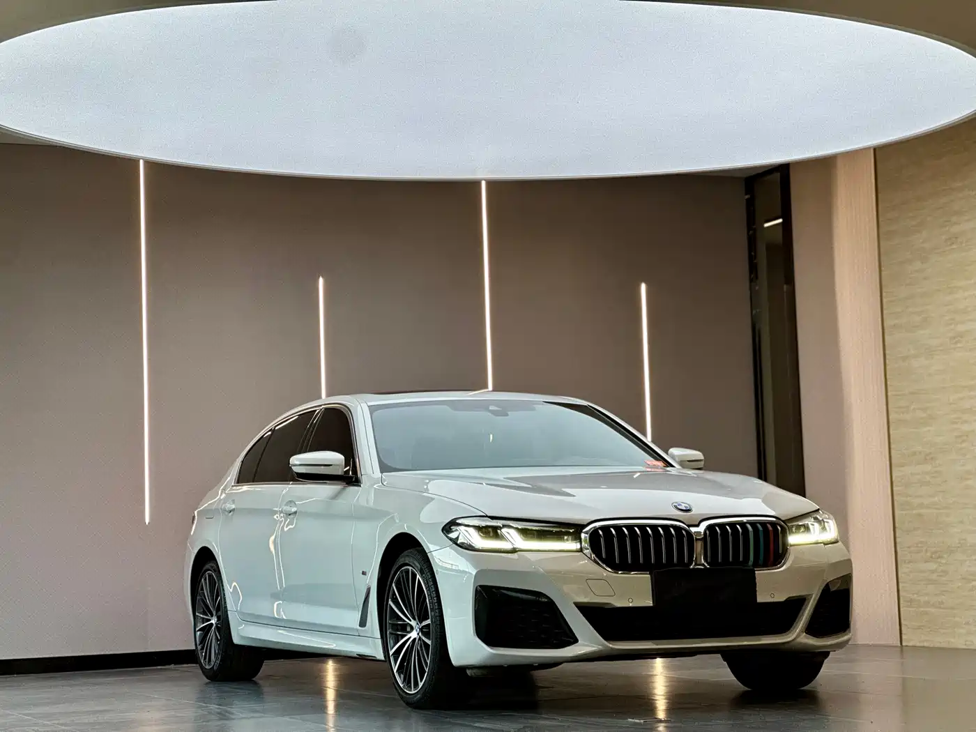 BMW 5 Series 2022 Model Second Facelift 530Li Leading M Sport Package фото 3