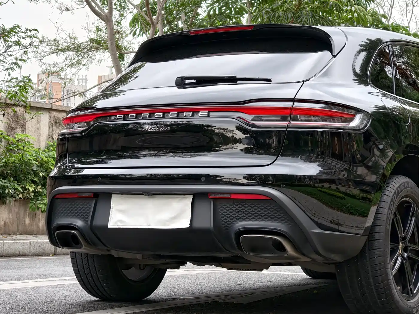 PORSCHE MACAN