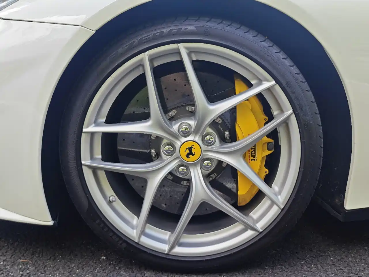 Ferrari F12berlinetta 2015 2013 6.3L Standard