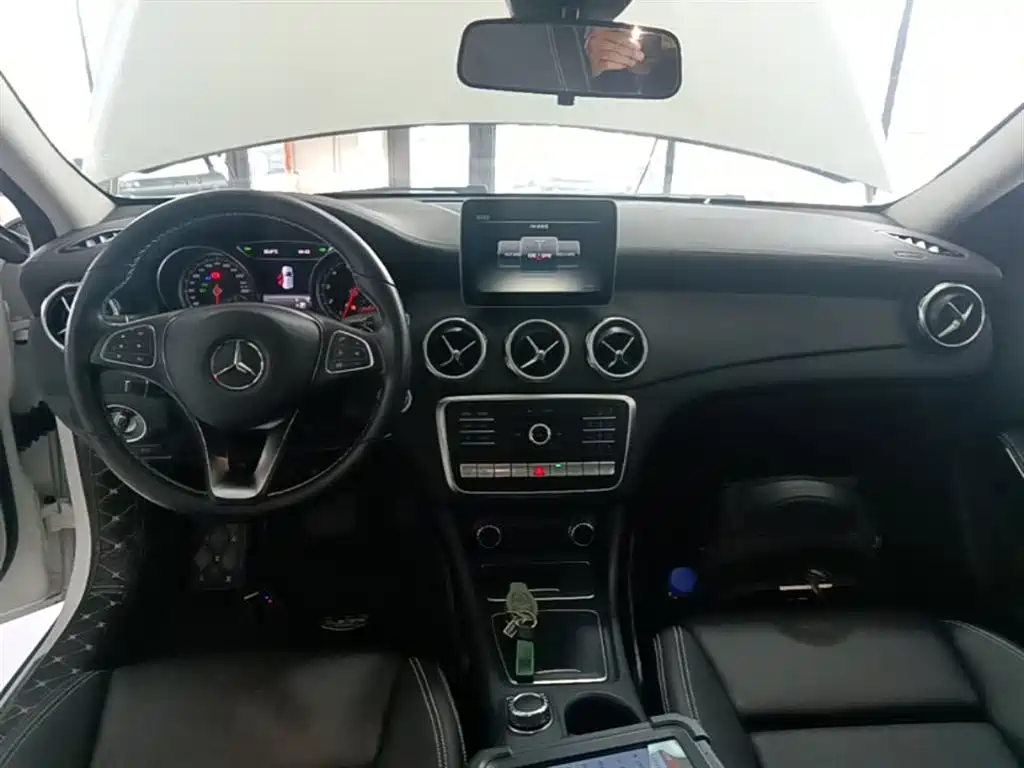 Mercedes-Benz GLA 2017 GLA 220 4MATIC Fashion фото 10