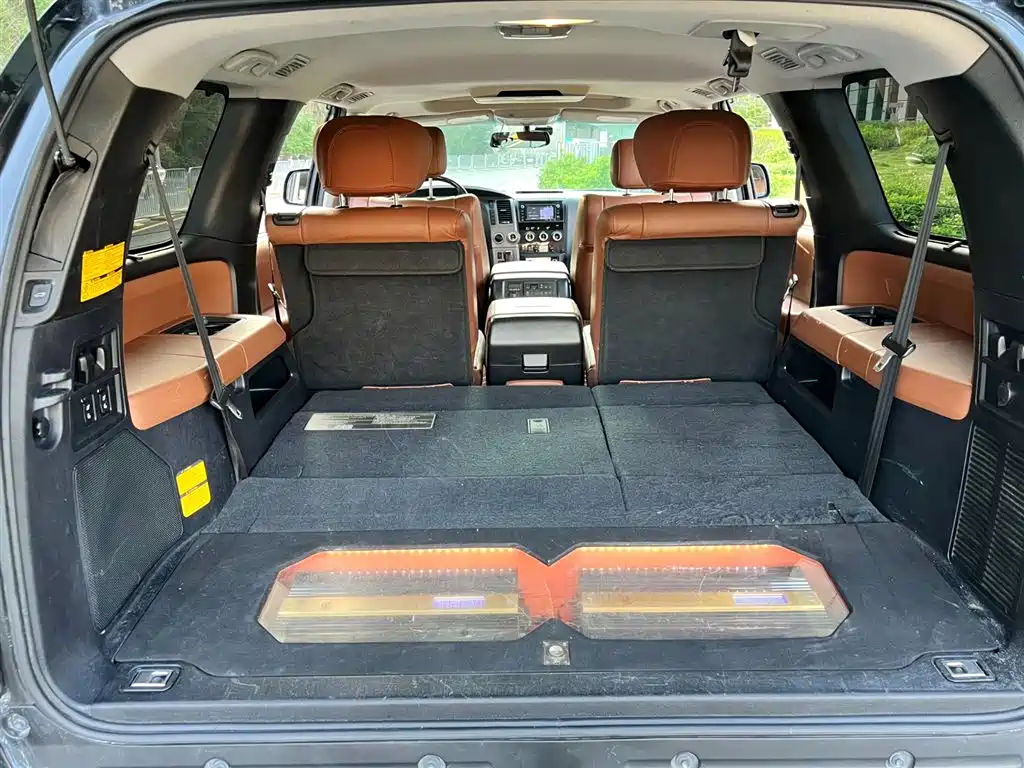 Toyota Sequoia 2010 5.7 Platinum Edition фото 11
