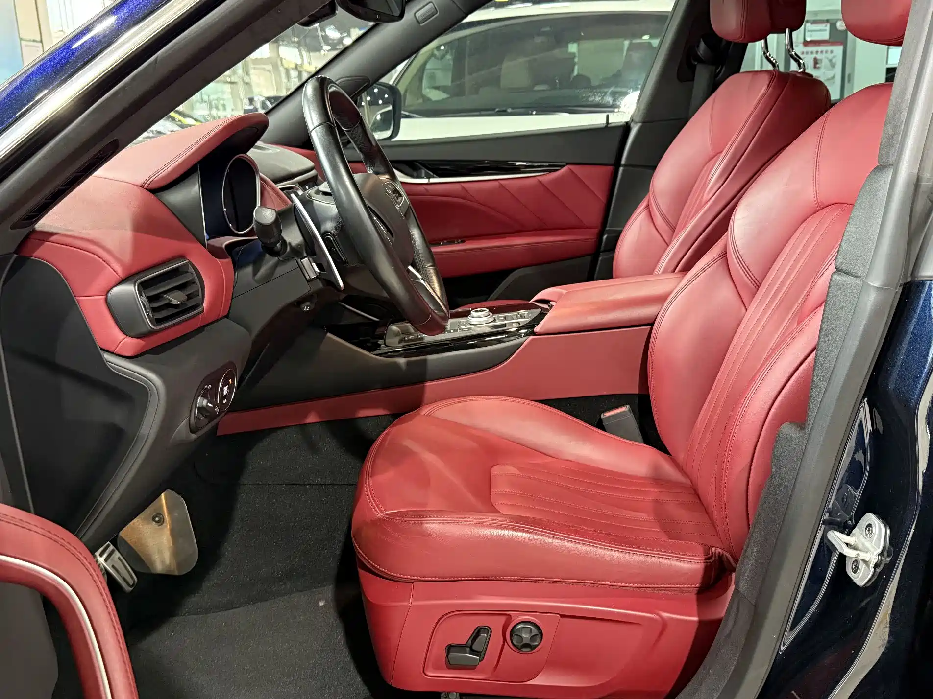 Photo 4 - Maserati Levante
