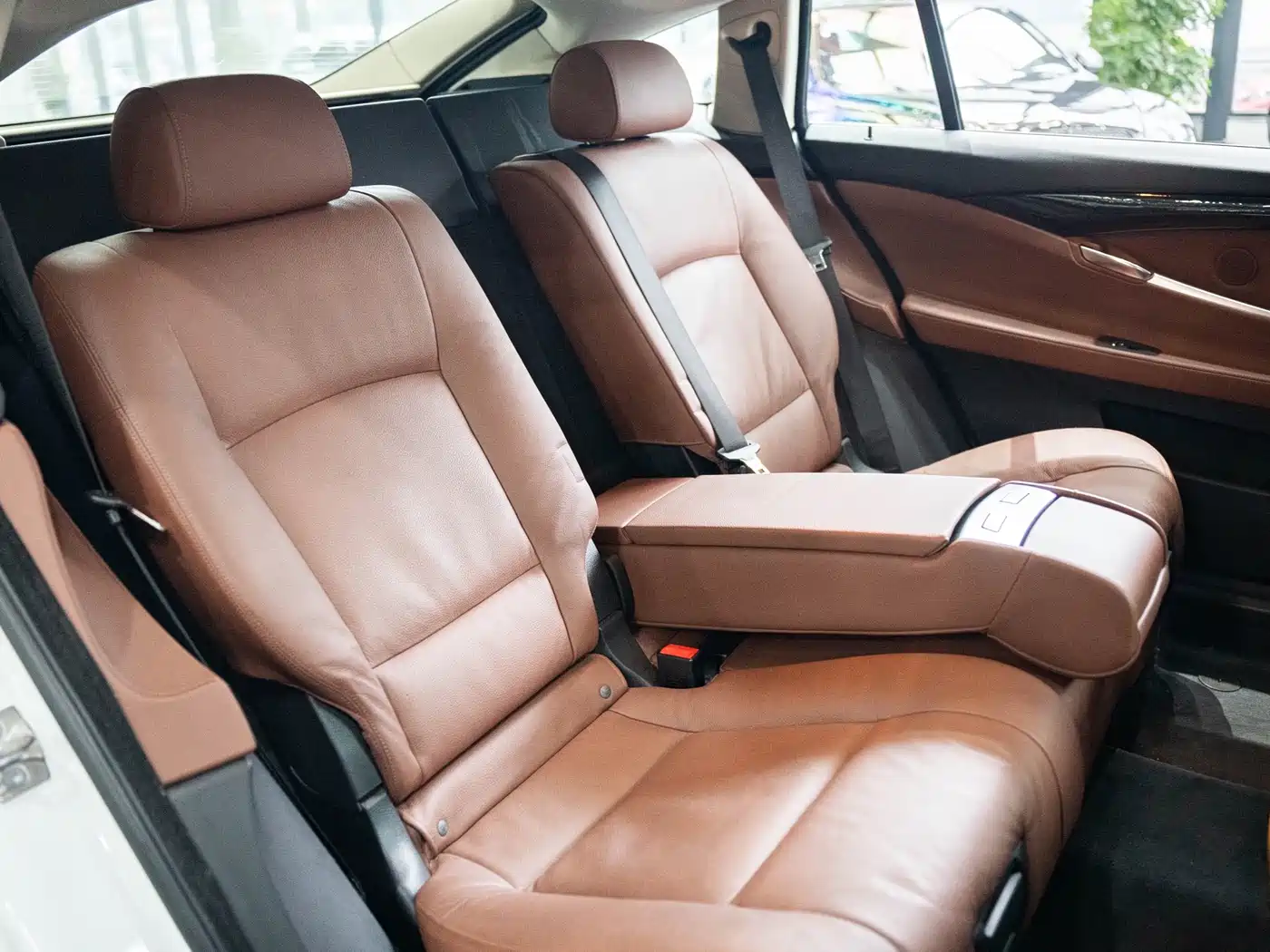 BMW 5 Series GT 2014 528i Leading фото 24
