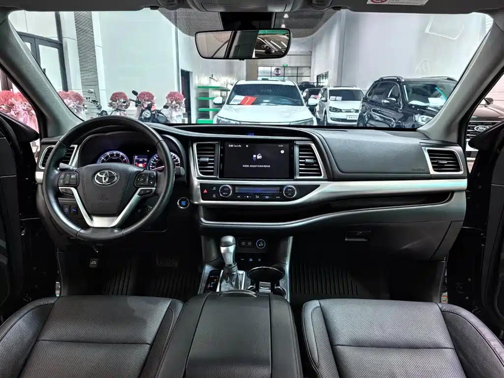 TOYOTA HIGHLANDER