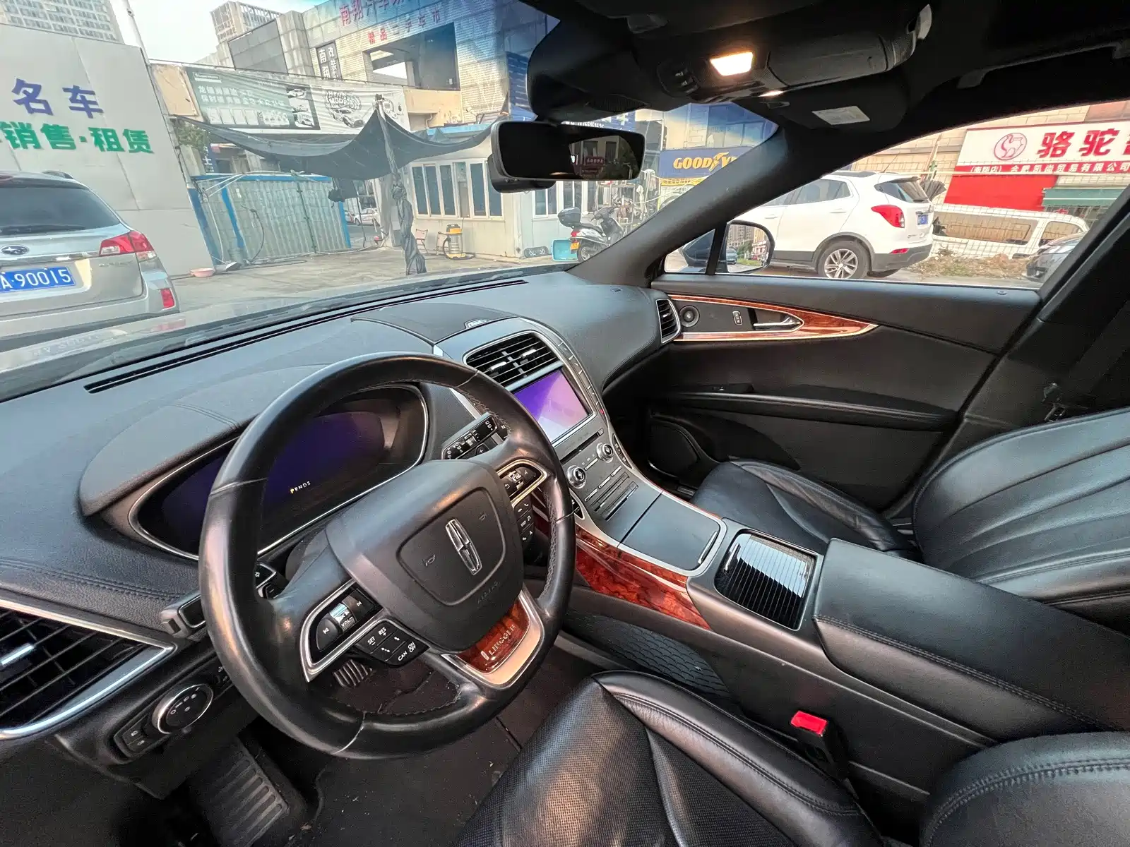Photo 8 - Lincoln Nautilus (Import)