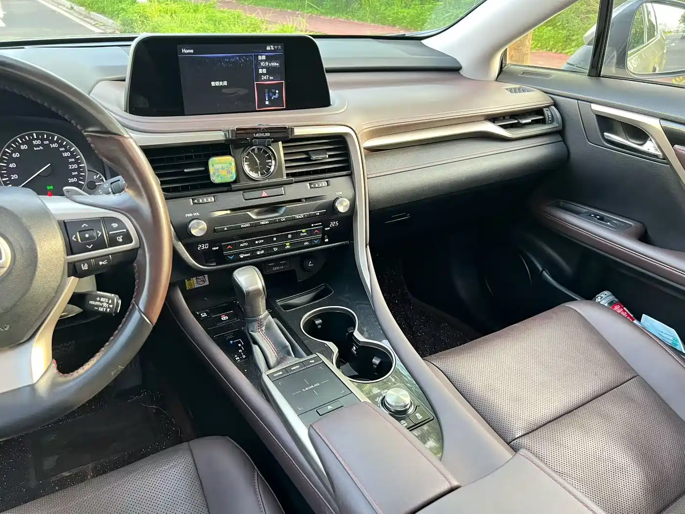 Фото 4 - Lexus RX
