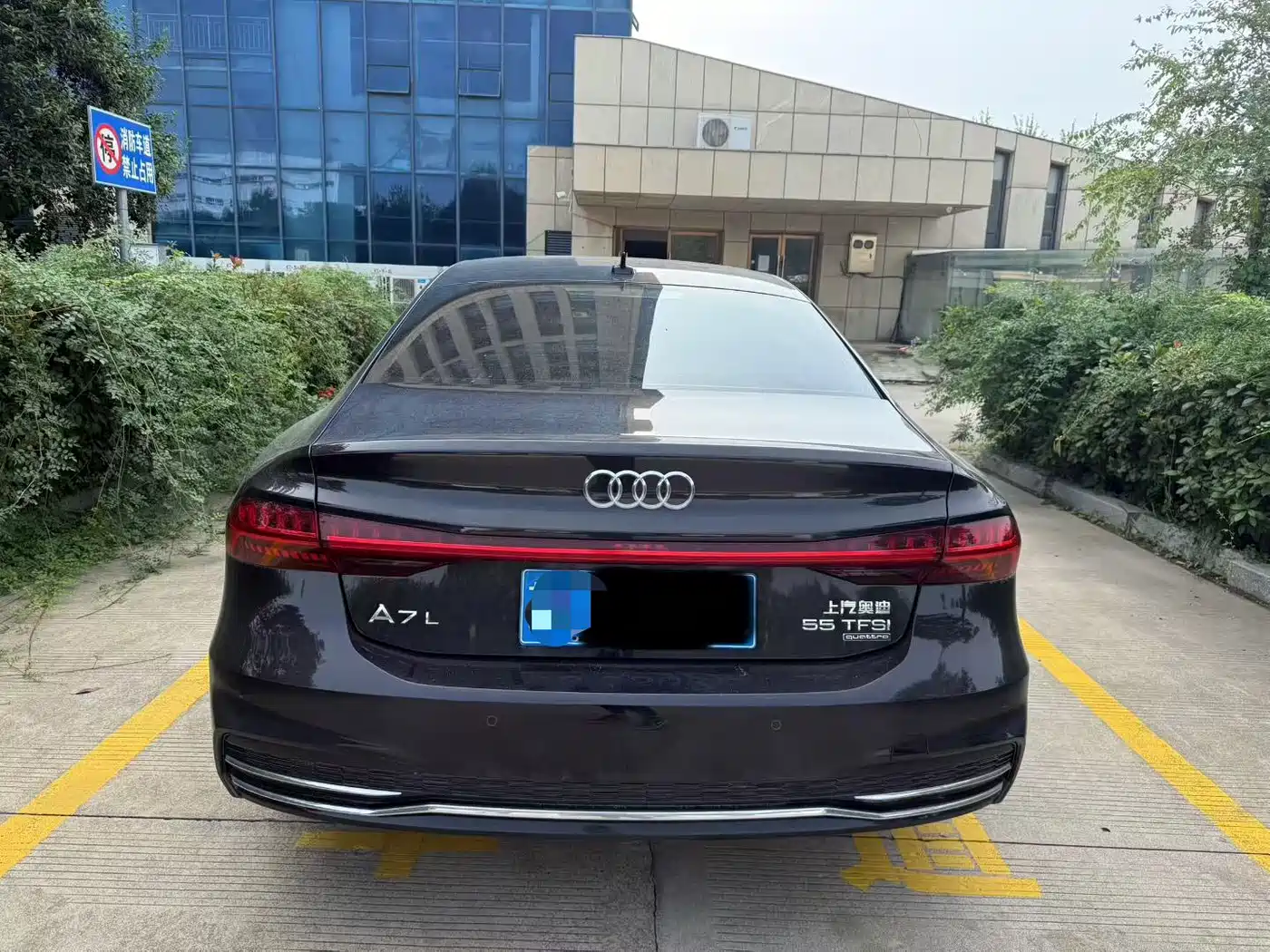 Фото 8 - Audi A7L