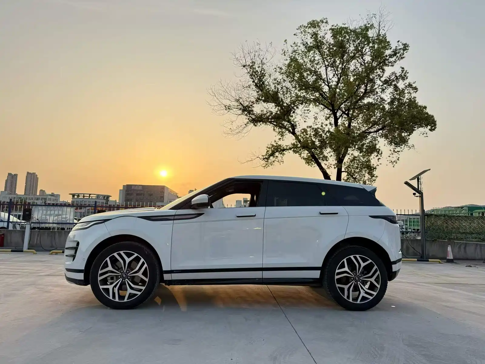Photo 3 - Land Rover Range Rover Evoque