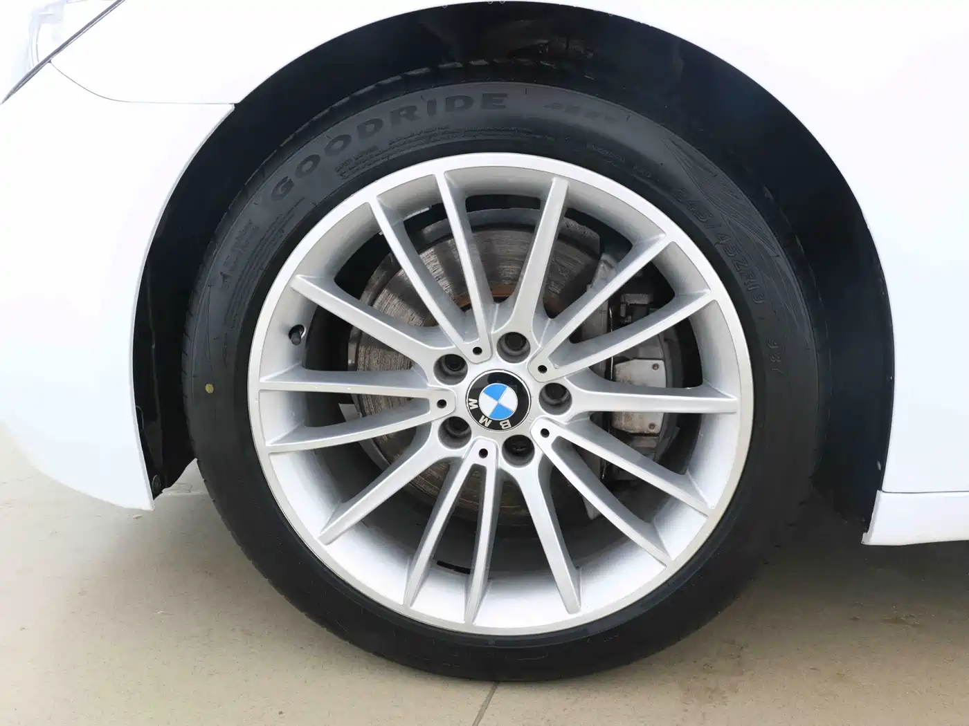 BMW 7 Series 2013 Model 740Li Leading фото 16