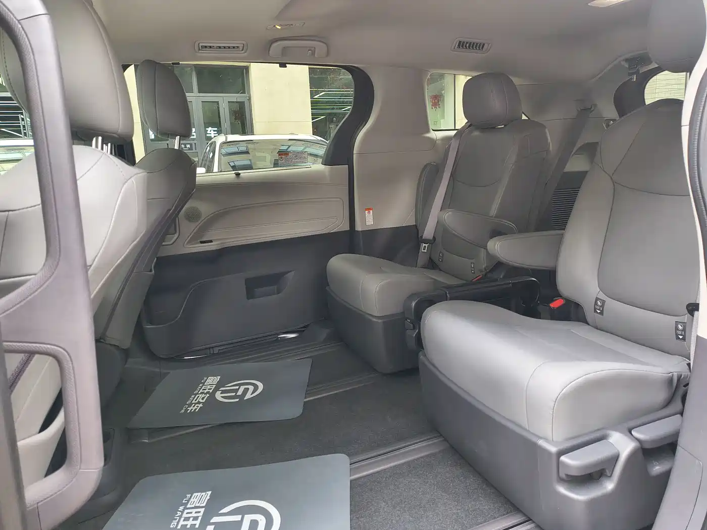 Toyota Granvia 2024 2.5L Hybrid Comfort фото 15