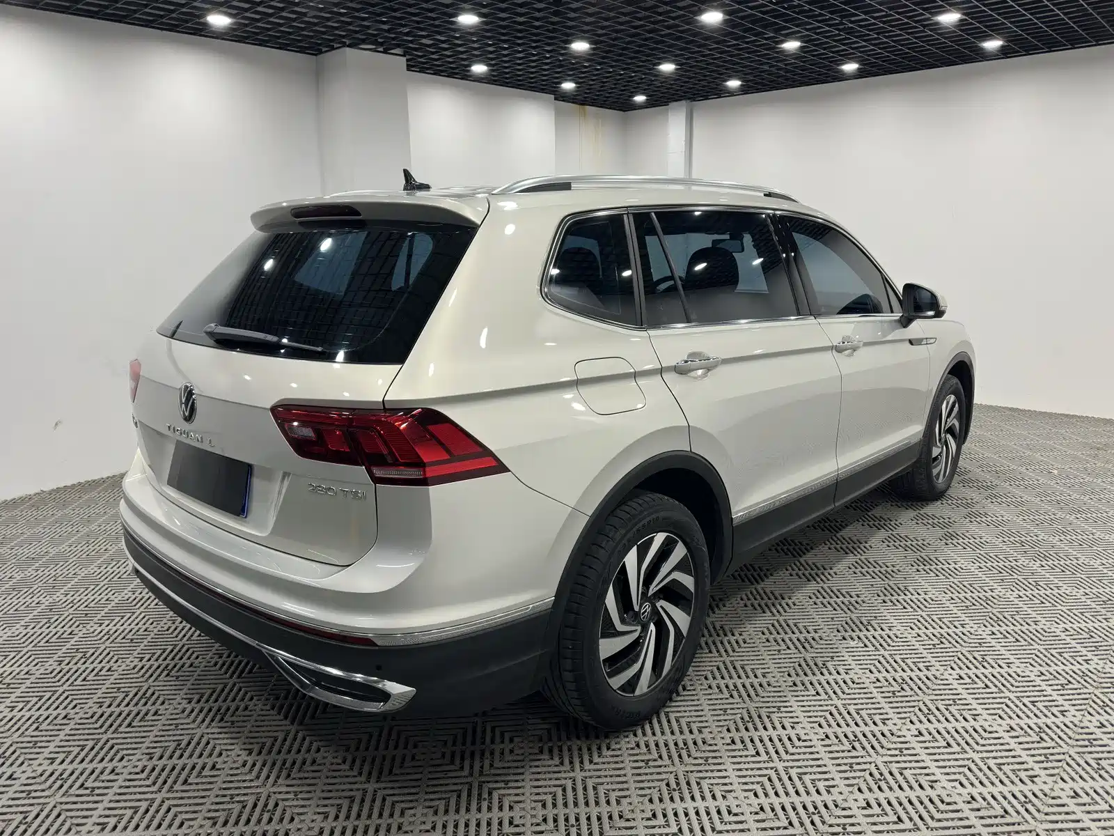 صورة 7 - Volkswagen Tiguan L