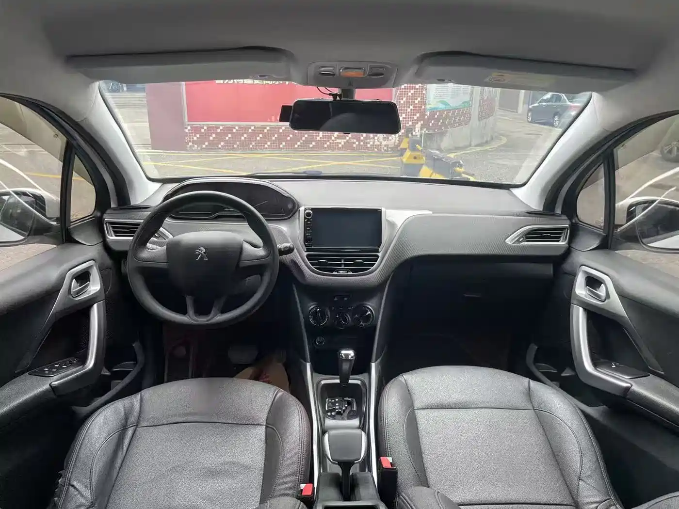 Peugeot 2008 2014 1.6L Automatic Trend Edition фото 7