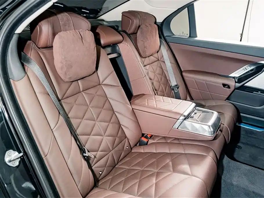 BMW 7 Series 2023 Model 735Li M Sport Package фото 23