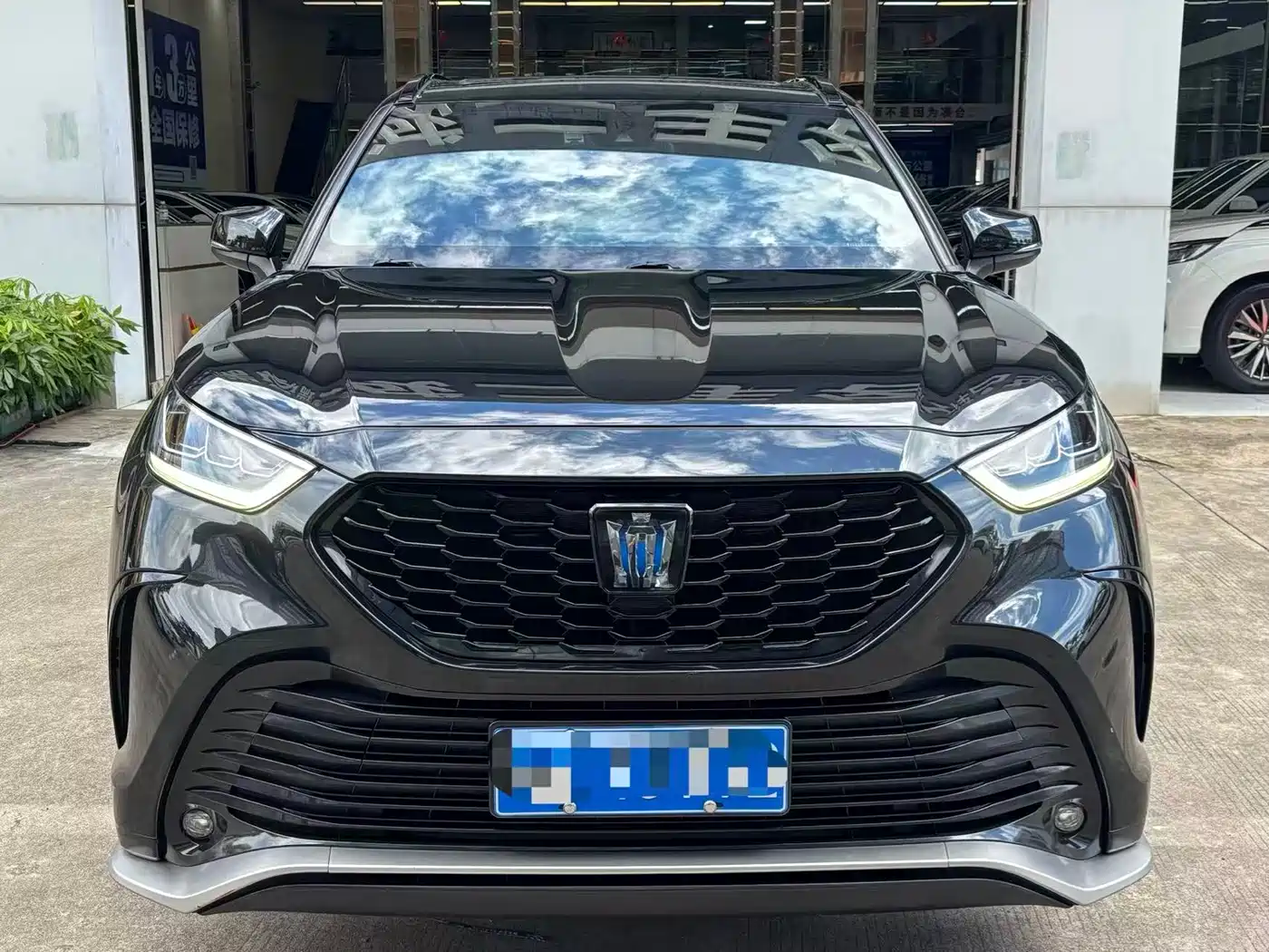 Toyota Crown Kluger 2022 2.5L HEV 4WD Luxury Edition фото 2