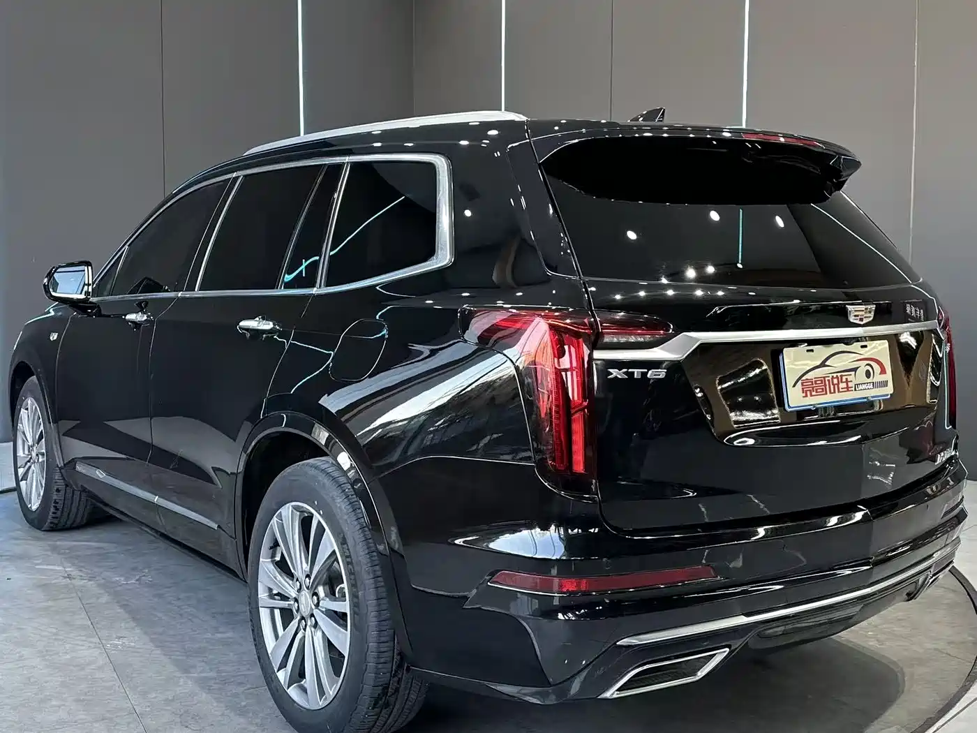 CADILLAC XT6