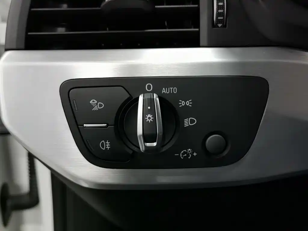 Фото 21 - Audi A4L