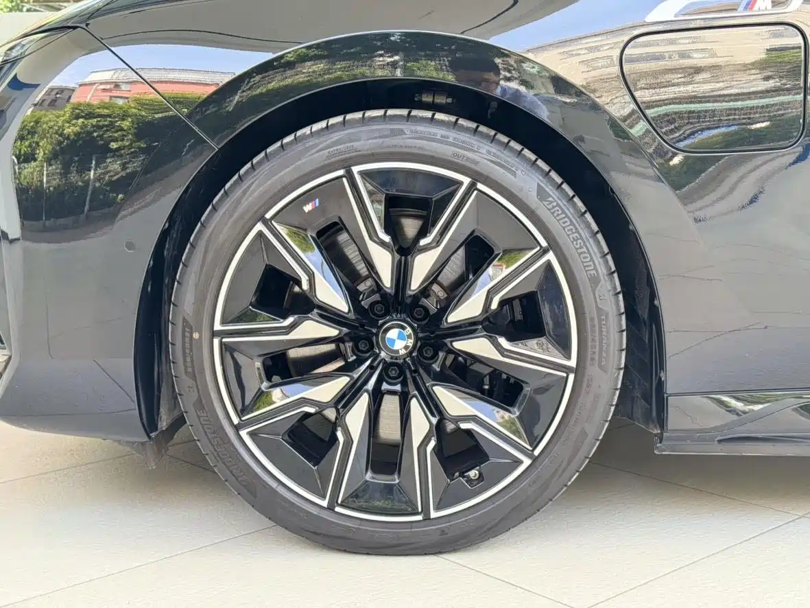 صورة 9 - BMW i7 M70L