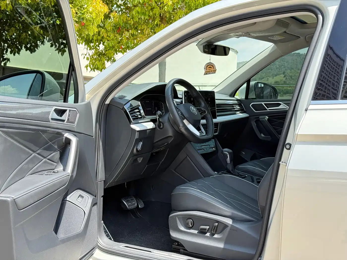 Volkswagen Tiguan L 2023 Facelift 330TSI Auto FWD R-Line Premium фото 7