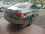 Фото 7 - Lexus ES