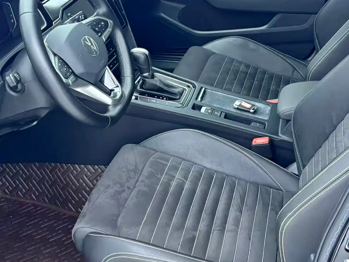 Volkswagen Magotan 2021 330TSI DSG 30th Anniversary Edition фото 8