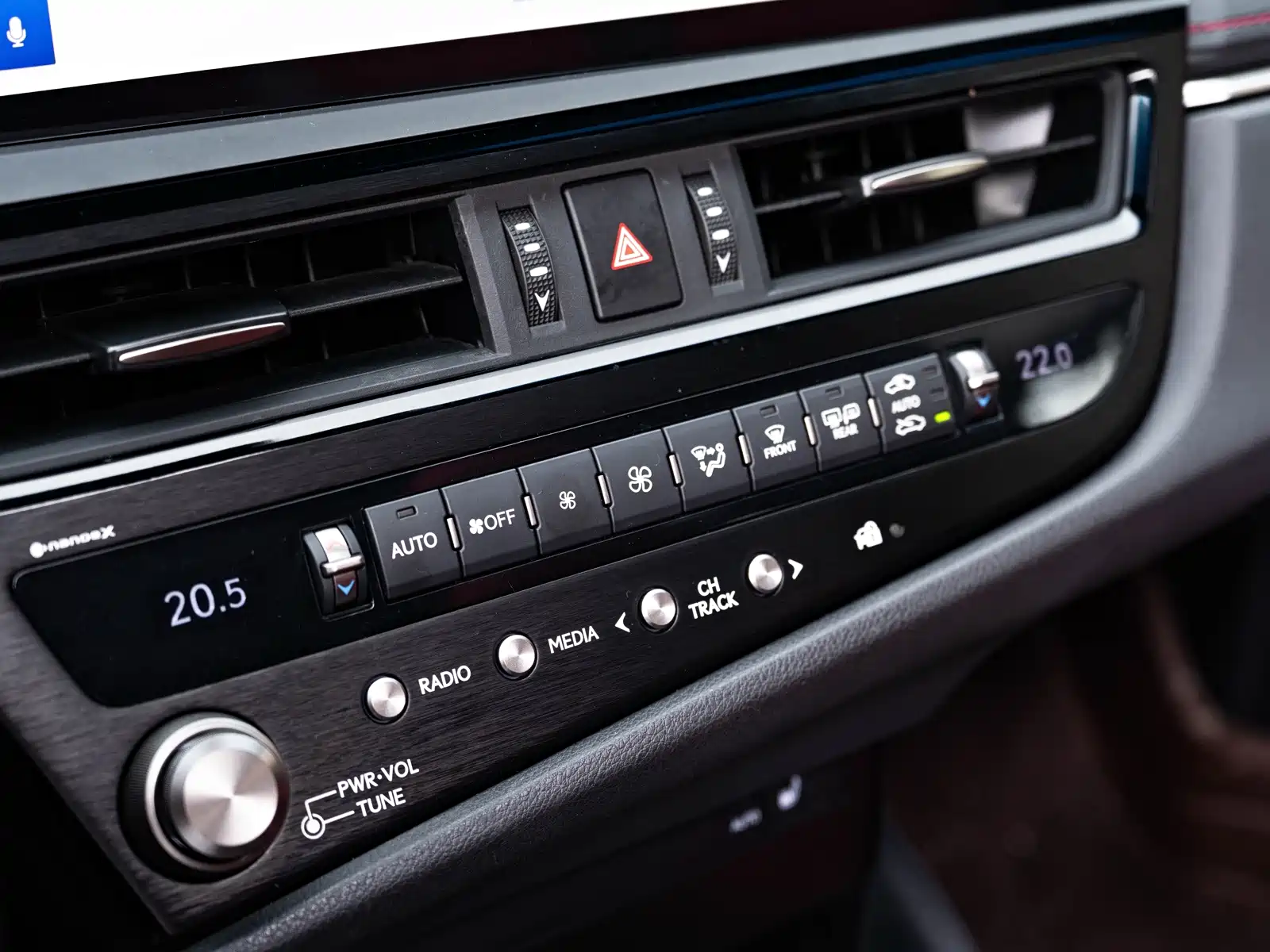 Photo 17 - Lexus ES