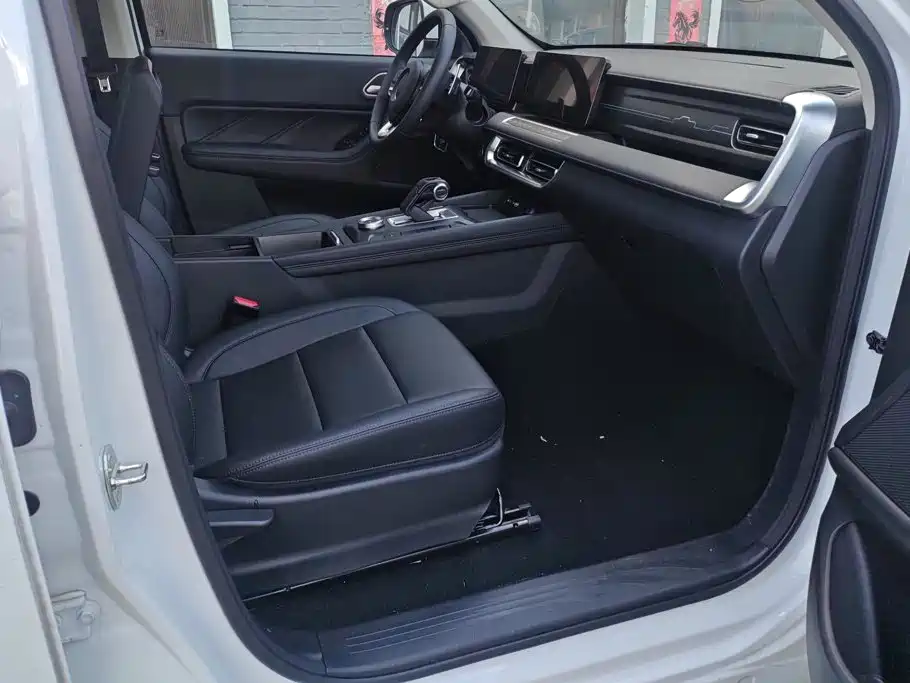 Great Wall Pao 2025 2024 Model 2.4T Passenger Version Automatic Diesel 4WD Comfort Type