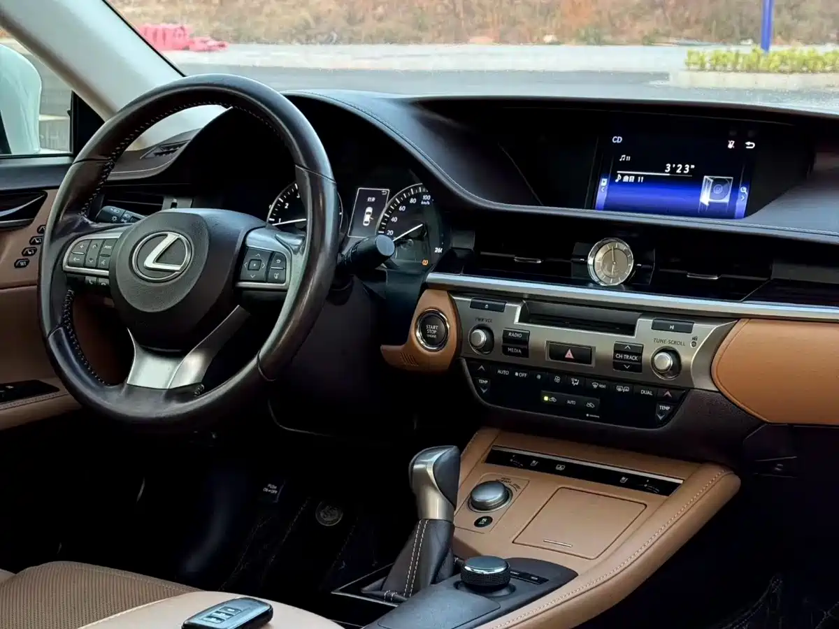 Lexus ES 2015 250 Elegance Edition фото 6