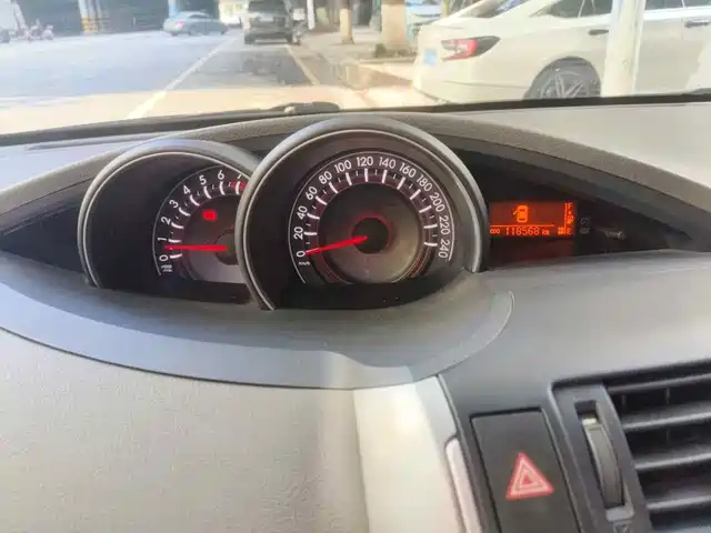 Toyota E'Z 2014 Xingyao 180E CVT Elite — фото 4