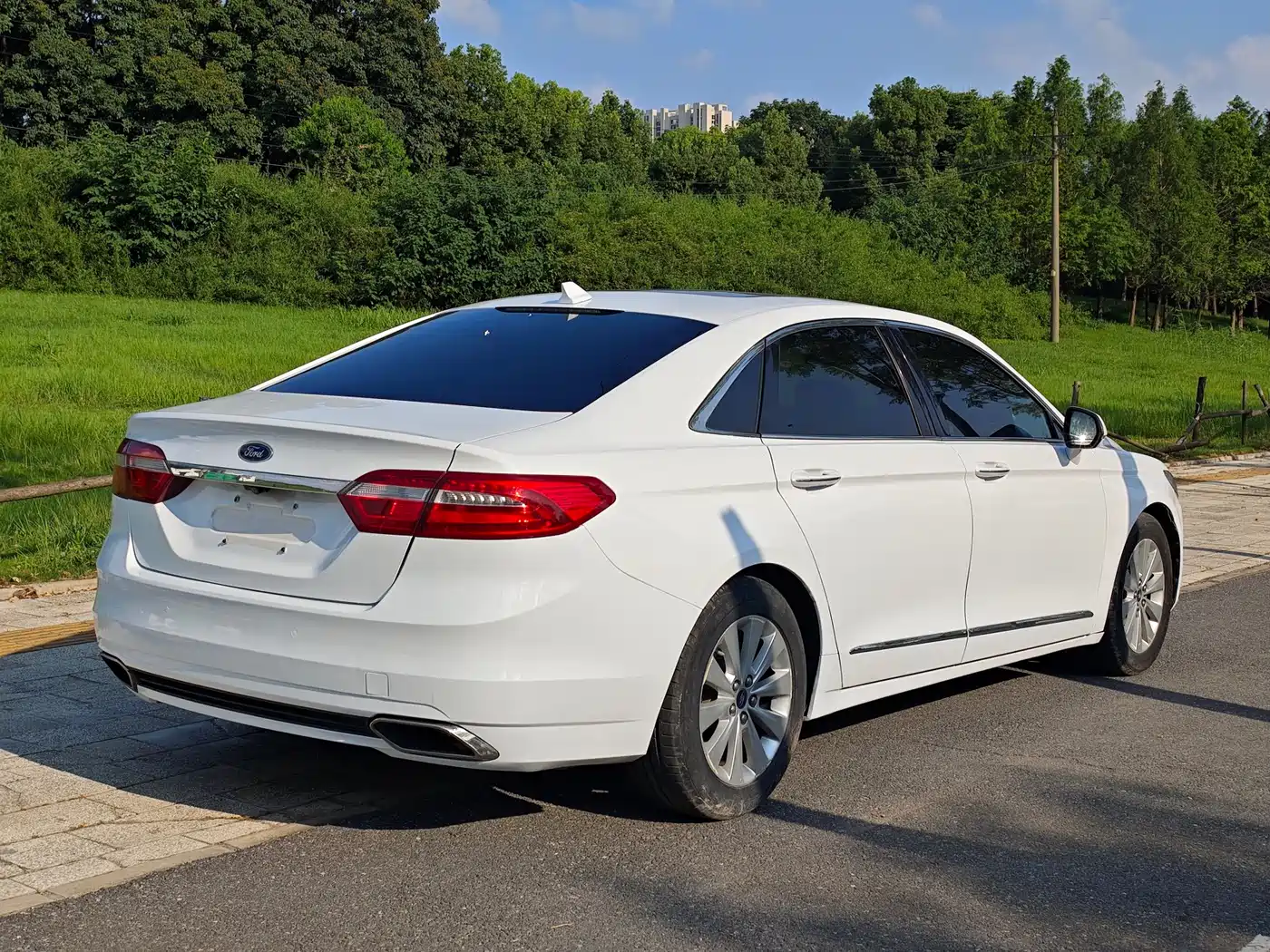 Фото 7 - Ford Taurus