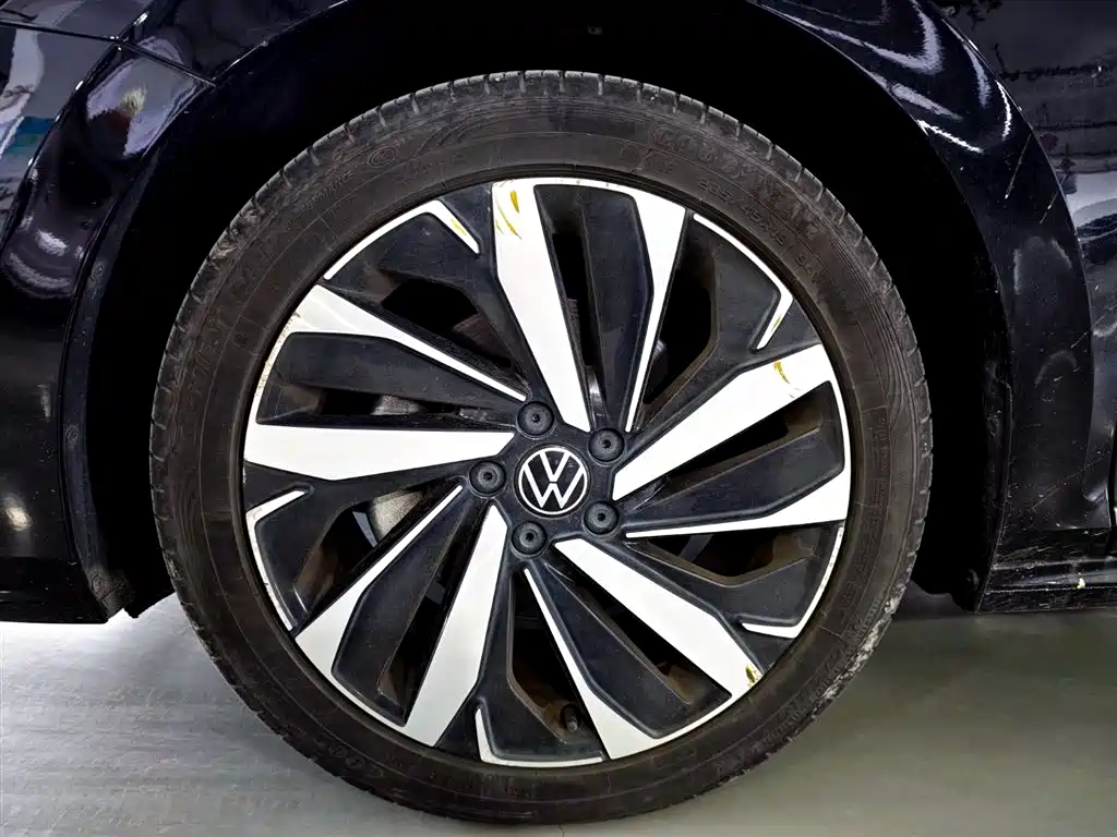 Volkswagen Passat 2022 330TSI Starlight Elite Edition фото 7