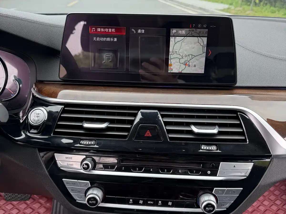 BMW 5 Series 2018 525Li Luxury Package фото 19