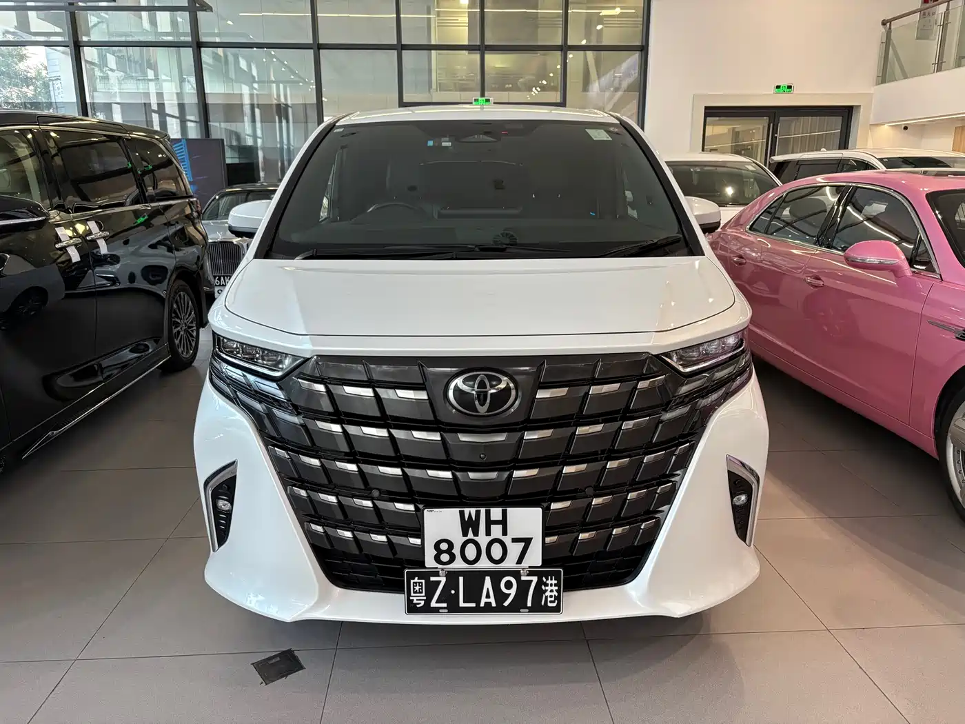 Toyota Alphard 2025 Hybrid 2.5L Ultimate Gold Edition фото 2