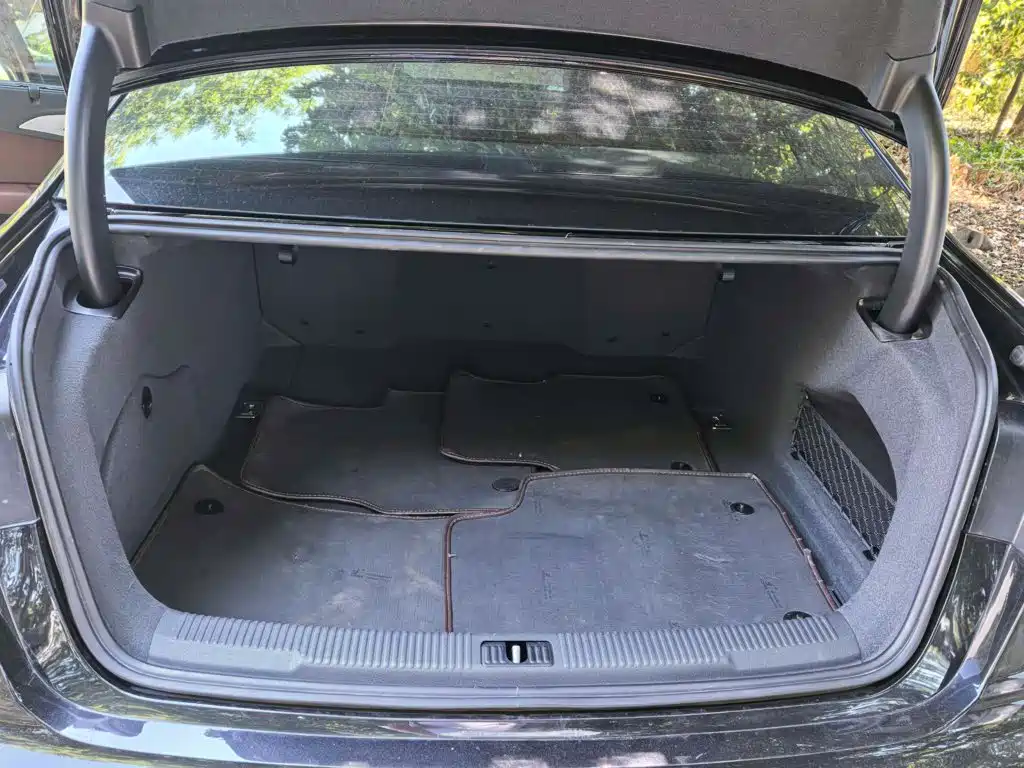 Фото 4 - Audi A6L
