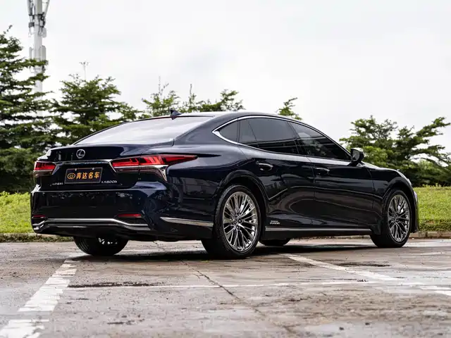 Lexus LS 2018 500h Executive Edition China V — фото 3