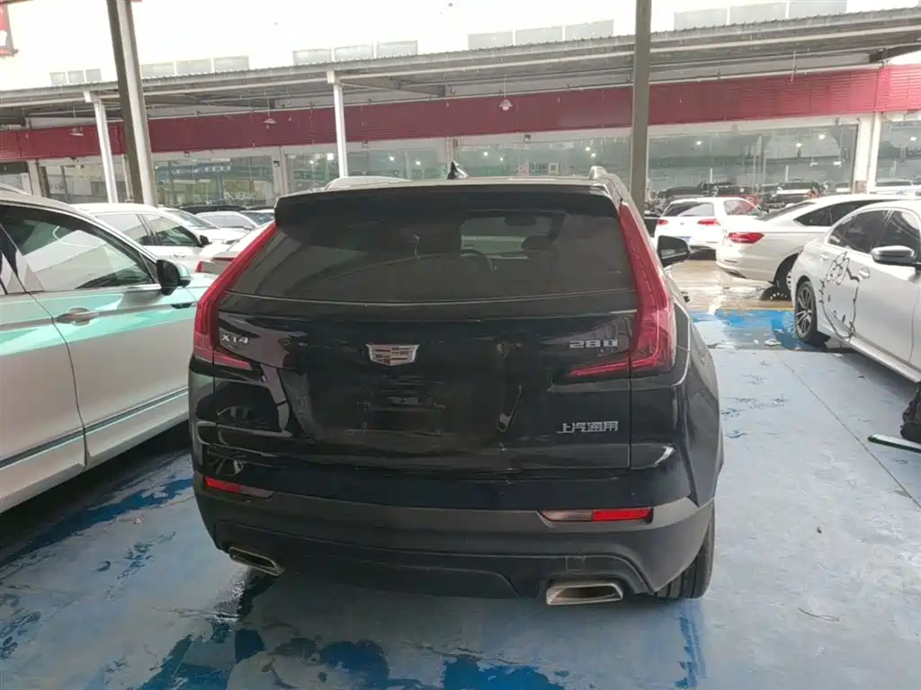 CADILLAC XT4