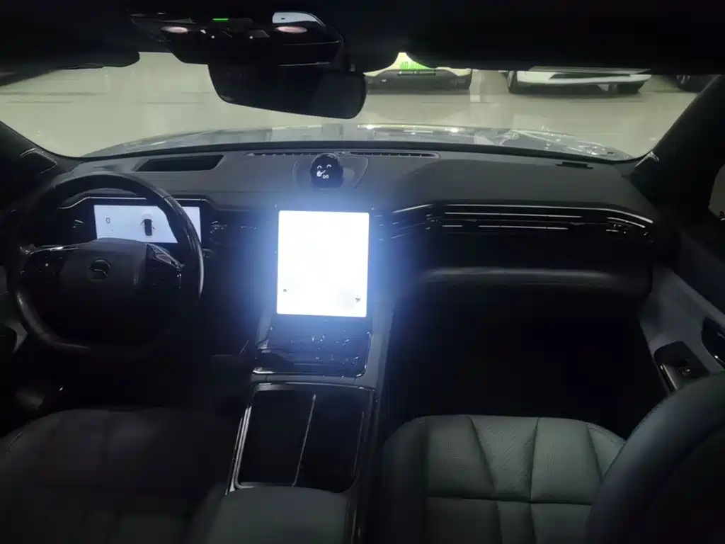 Фото 10 - NIO ES8