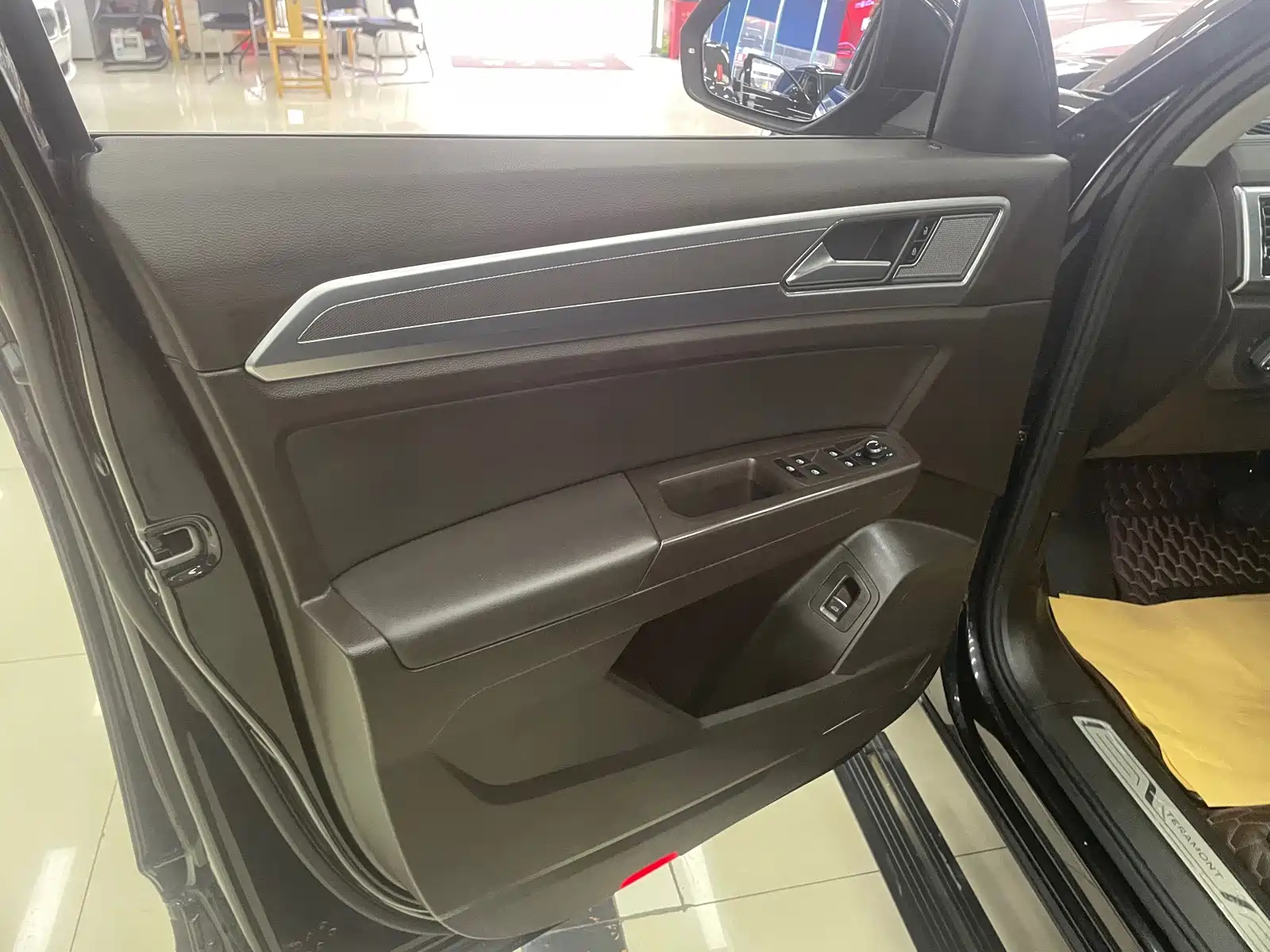 Photo 3 - Volkswagen Teramont