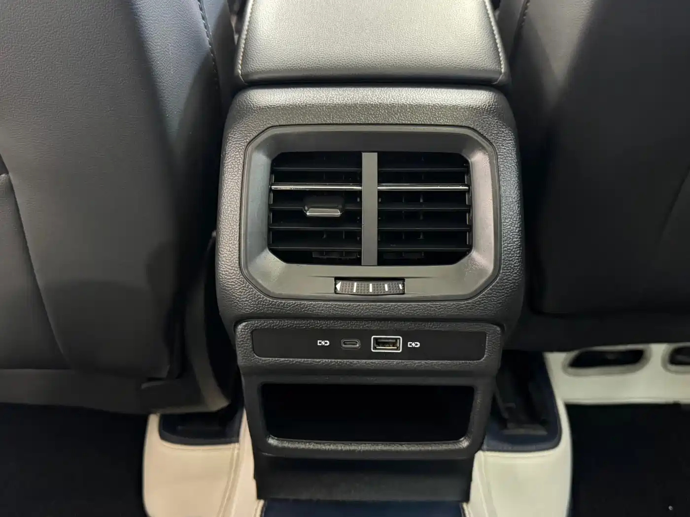 Volkswagen Tharu 2022 280TSI FWD Luxury Edition фото 7