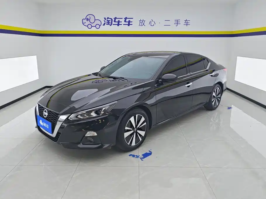 Nissan TEANA