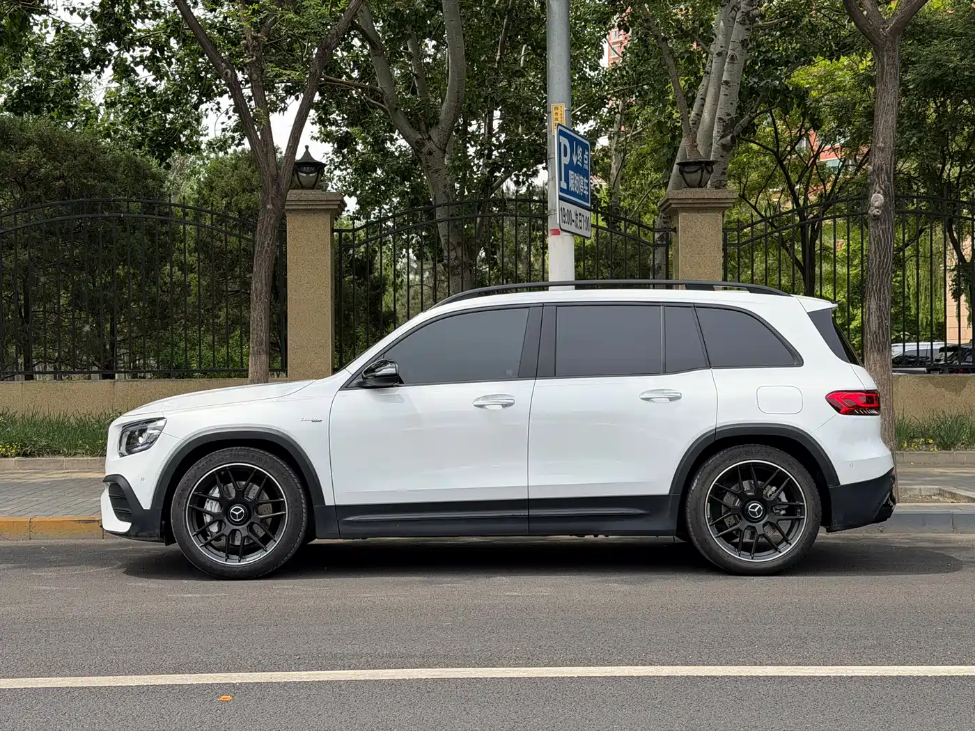 Mercedes-Benz GLB AMG 2023 Model AMG GLB 35 4MATIC фото 3