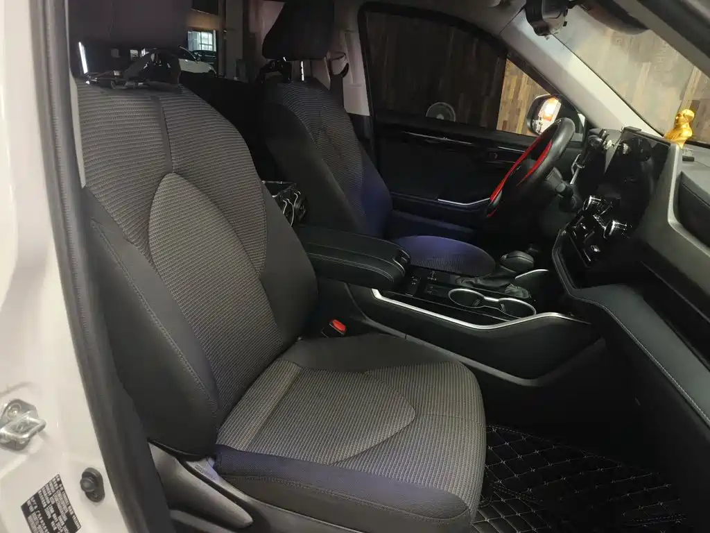 Photo 3 - Toyota Highlander