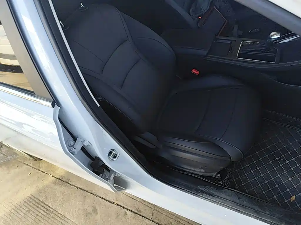 Photo 25 - Roewe i5
