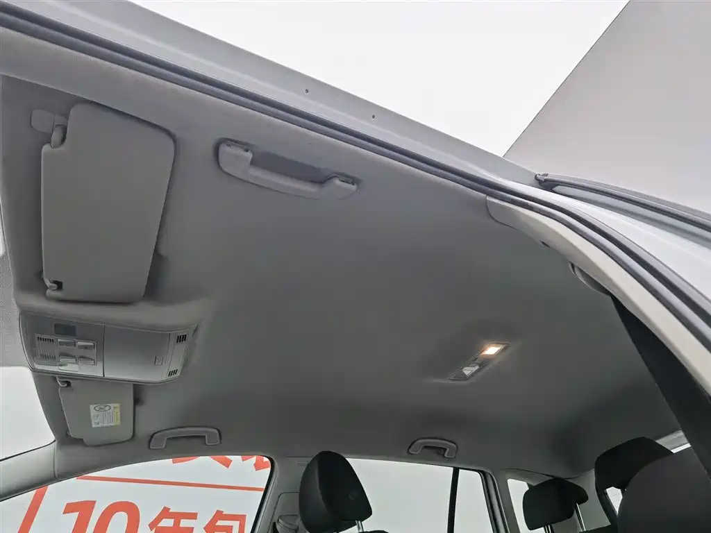 Volkswagen Golf Sportsvan 2016 1.6L Automatic Comfort фото 14