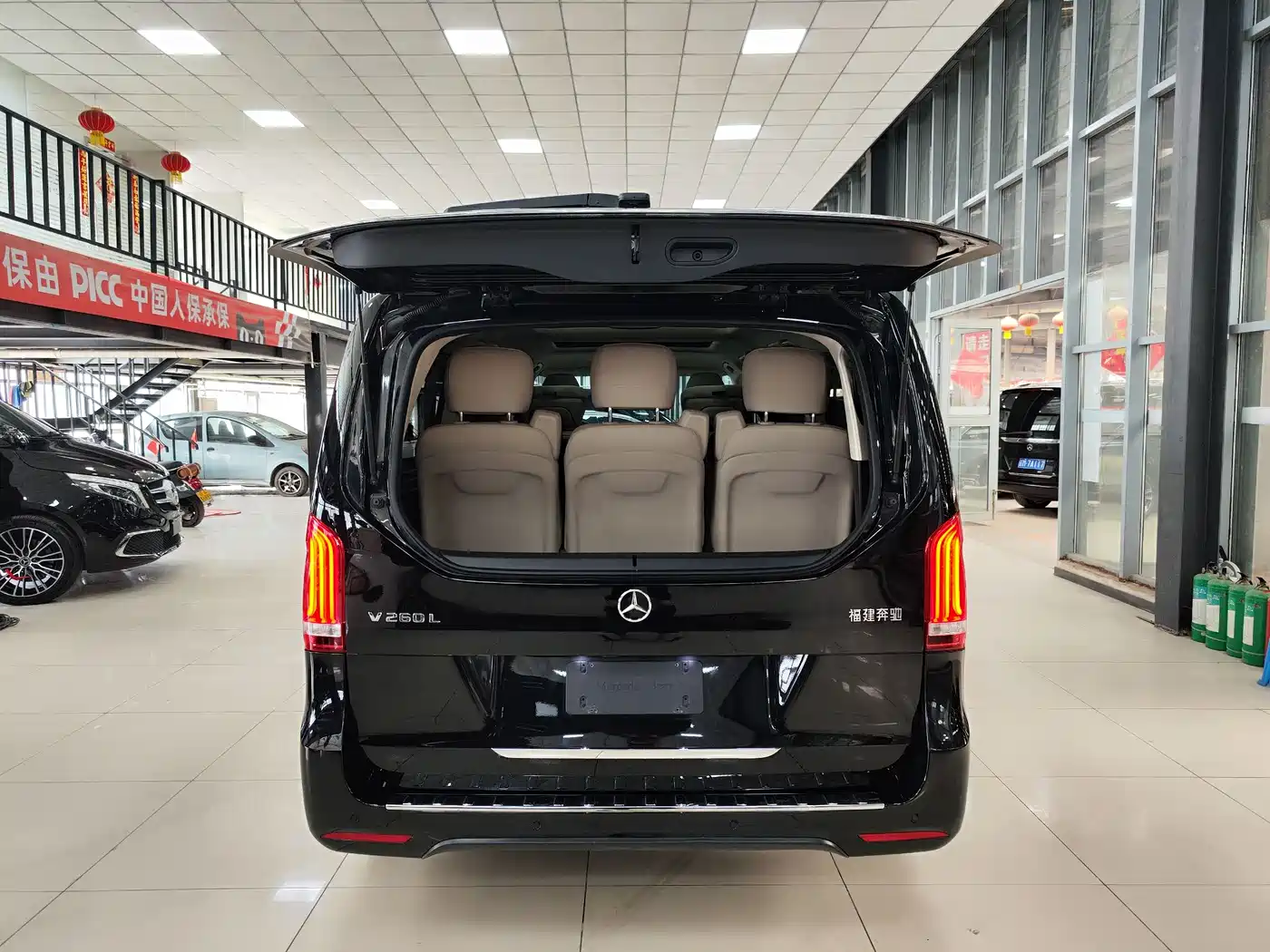 Mercedes-Benz V-Class 2021 V 260 L Long Wheelbase Premium Edition фото 25