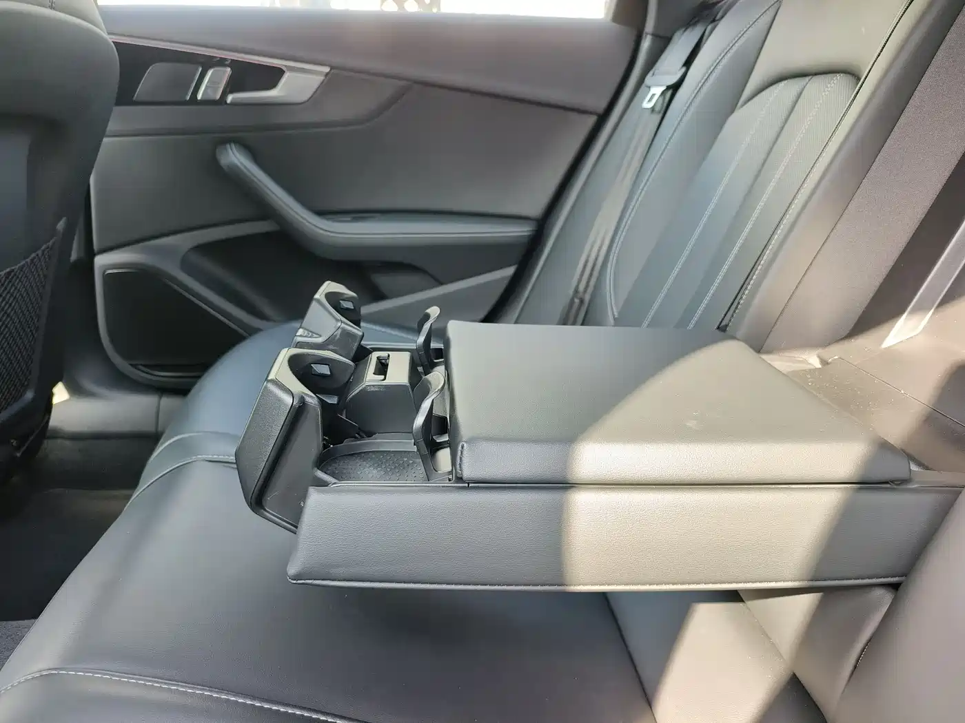 Audi A4L 2024 40 TFSI Luxury Dynamic фото 16