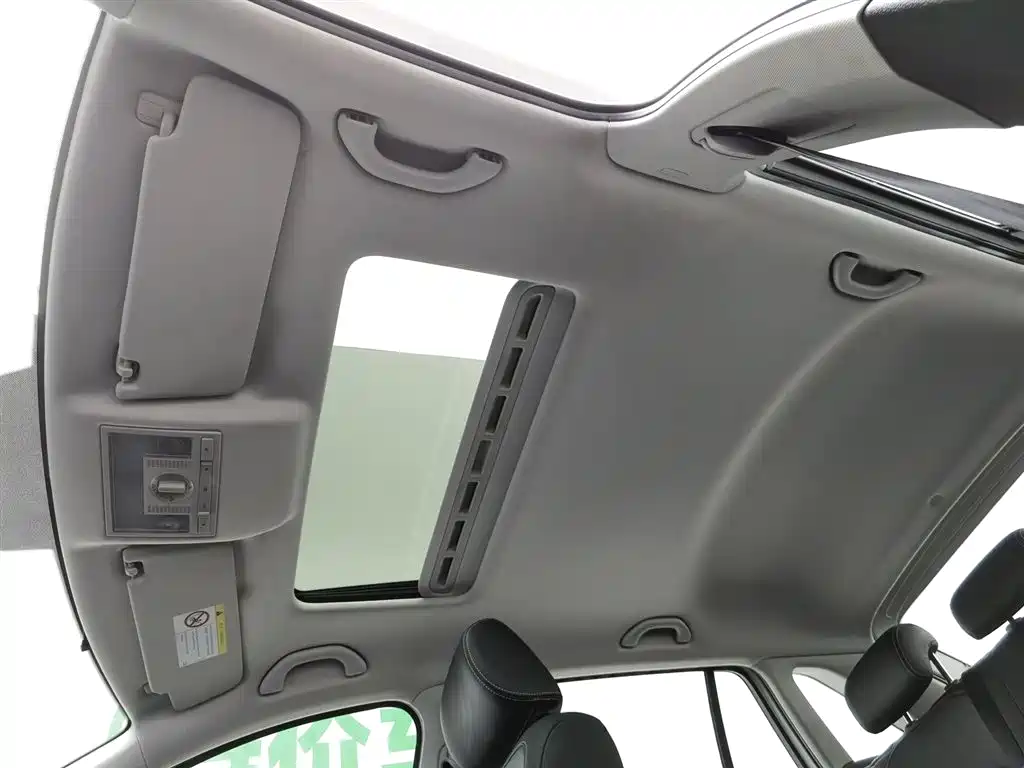 Škoda Skoda Rapid Spaceback 2016 Facelift 1.6L Manual Innovation Edition фото 14