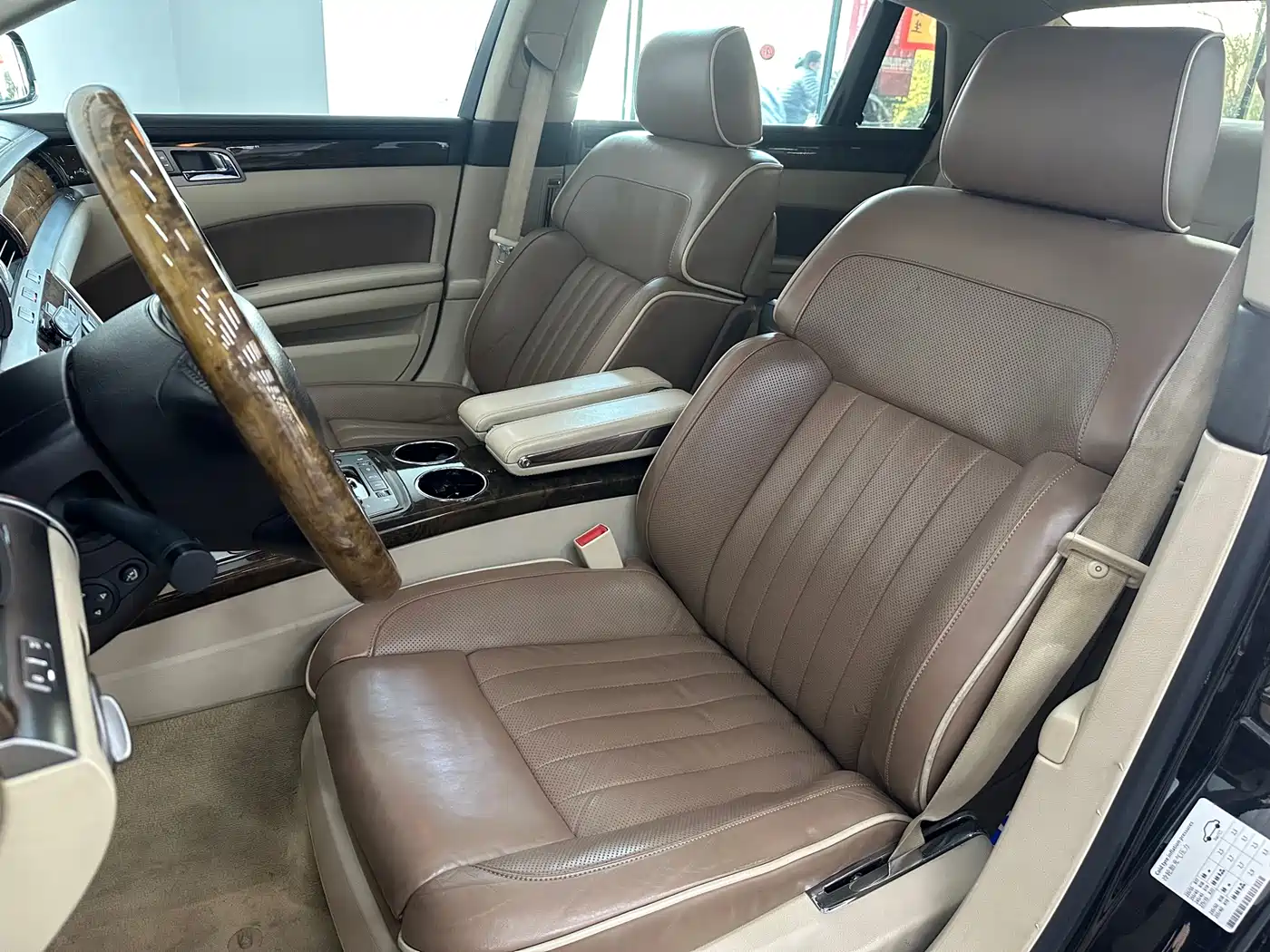 Volkswagen Phaeton 2012 3.6L Premium Custom фото 17