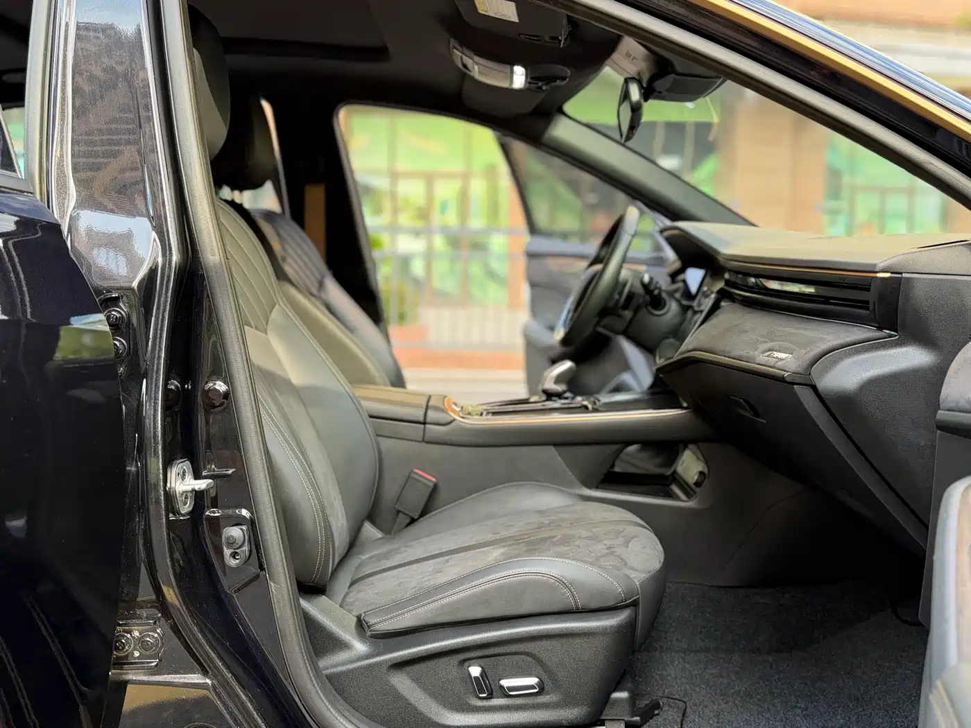 Dongfeng Aeolus Yixuan MAX 2022 2021 1.5T Dark Night Dawn Edition
