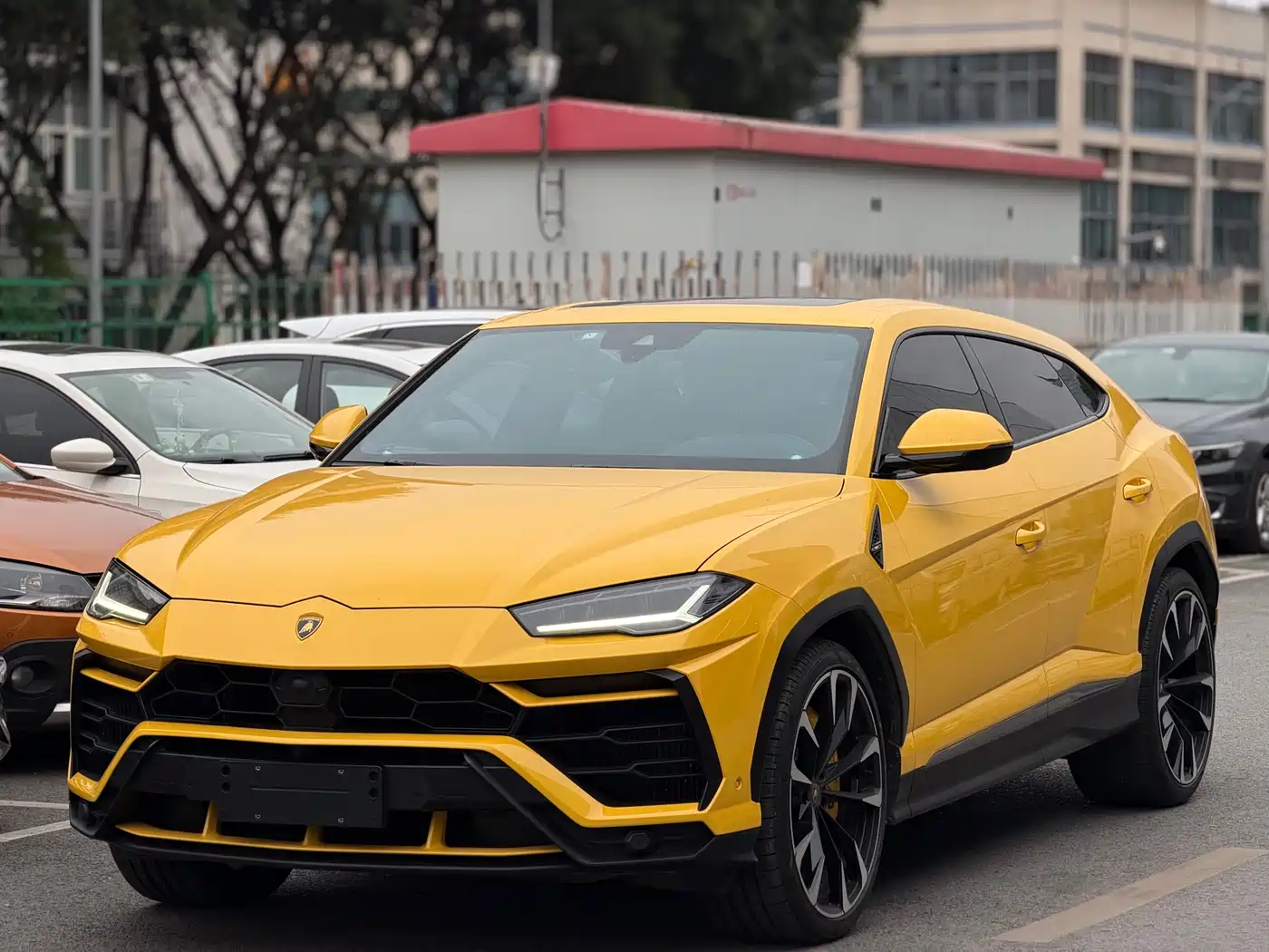 LAMBORGHINI URUS